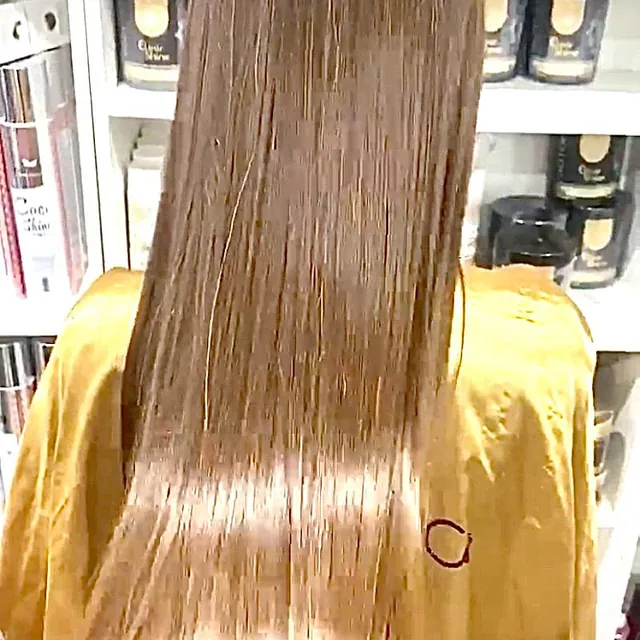 cheveux brillants et lisses